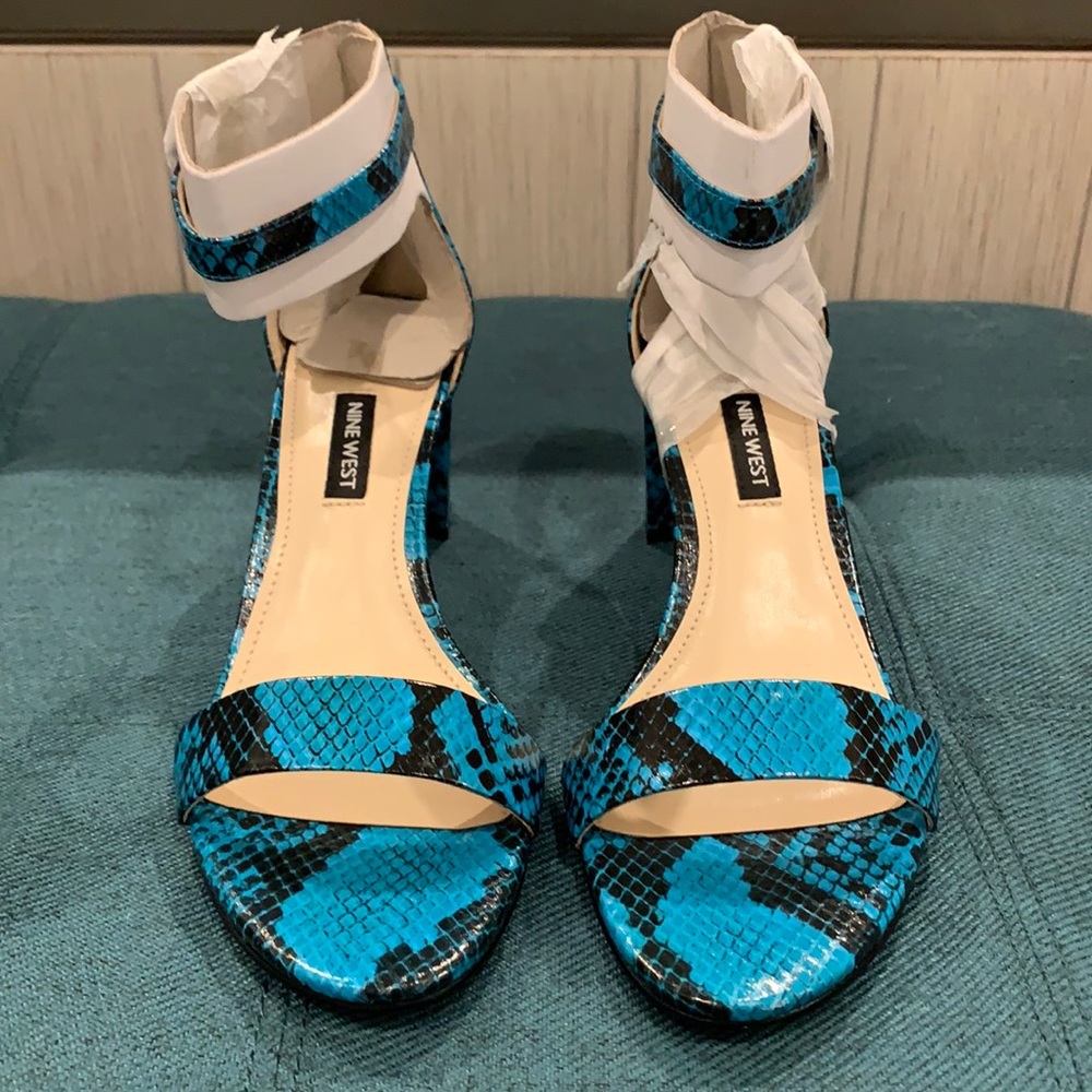 Nine West never worn. Color hard to find!